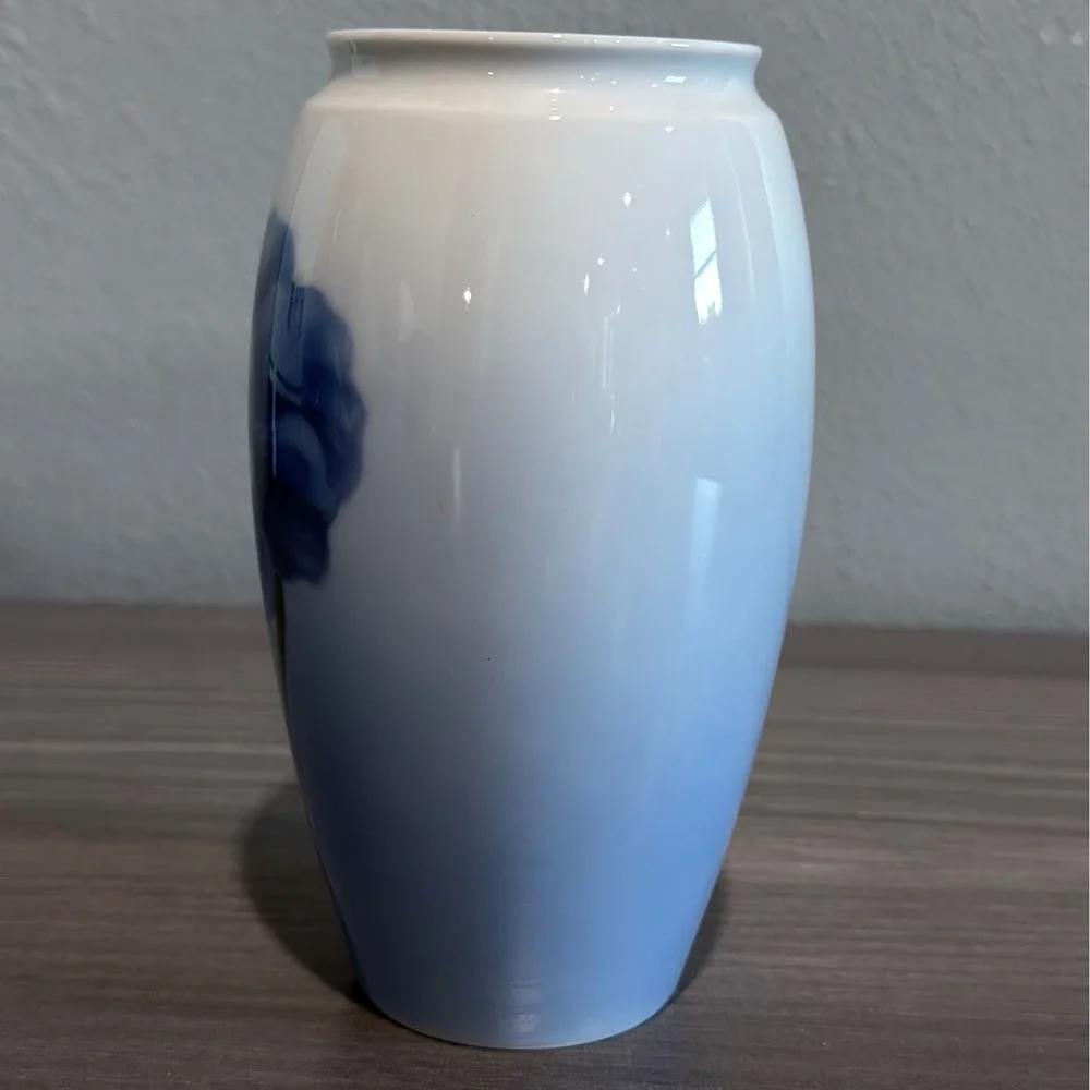 Bing & Grondahl B&G Denmark Blue Pansy Porcelain Vase 385-5254 5.25 Inch‎